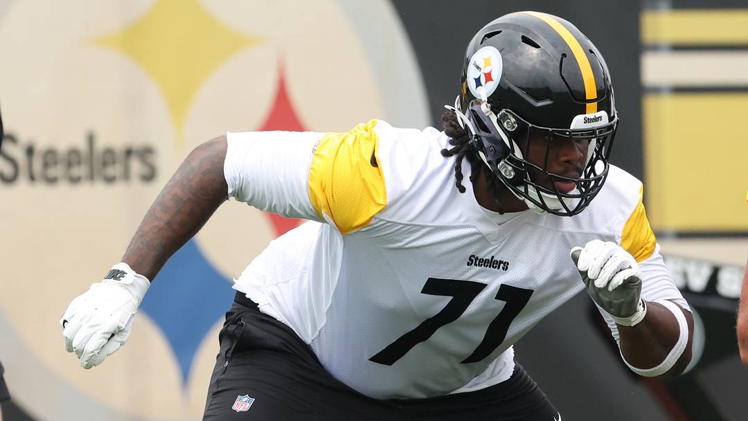 Jun 9, 2026; Pittsburgh, PA, USA;  Pittsburgh Steelers offensive tackle Max Iheanachor (71) participates in drills during Minicamp at UPMC Rooney Sports Complex. Mandatory Credit: Charles LeClaire-Imagn Images