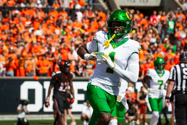 Oregon WR Traeshon Holden celebrates a touchdown as the Oregon State Beavers host the Oregon Ducks.