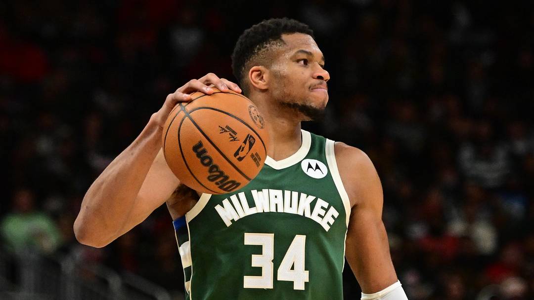 Milwaukee Bucks forward Giannis Antetokounmpo (34) reacts in the third quarter against the Chicago Bulls at Fiserv Forum on November 20, 2024.