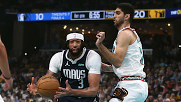 Dallas Mavericks forward Anthony Davis drives to the basket against Memphis Grizzlies forward Santi Aldama.