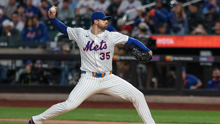 Sep 16, 2025; New York City, New York, USA; New York Mets starting pitcher Clay Holmes (35) delivers a pitch during the first inning against the San Diego Padres at Citi Field. Mandatory Credit: Vincent Carchietta-Imagn Images Sep 16, 2025; New York City, New York, USA; New York Mets starting pitcher Clay Holmes (35) delivers a pitch during the first inning against the San Diego Padres at Citi Field. Mandatory Credit: Vincent Carchietta-Imagn Images