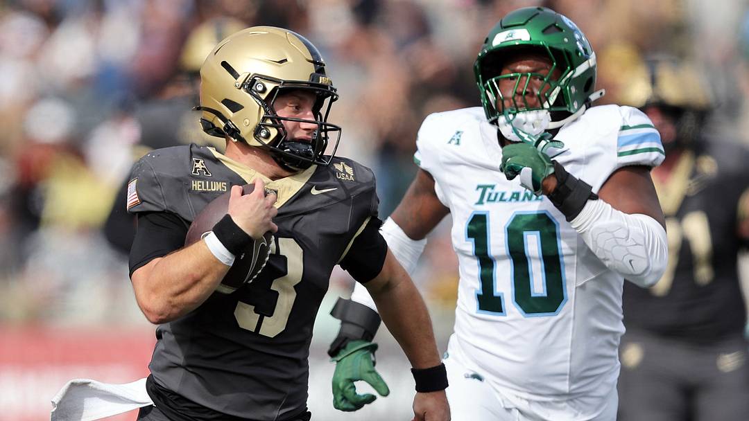 Oct 10, 2026; West Point, New York, USA; Army Black Knights quarterback Cale Hellums (3) runs for a touchdown against the Tulane Green Wave during the second half at Michie Stadium. Mandatory Credit: Danny Wild-Imagn Images Oct 10, 2026; West Point, New York, USA; Army Black Knights quarterback Cale Hellums (3) runs for a touchdown against the Tulane Green Wave during the second half at Michie Stadium. Mandatory Credit: Danny Wild-Imagn Images