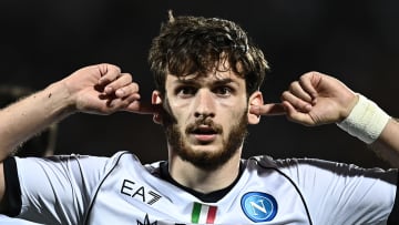 Khvicha Kvaratskhelia est annoncé sur le départ de Naples.