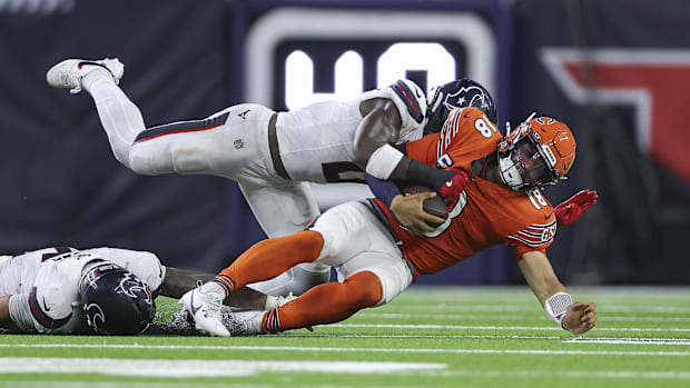  Houston Texans linebacker Azeez Al-Shaair (0) tackles Chicago Bears quarterback Caleb Williams (18) 