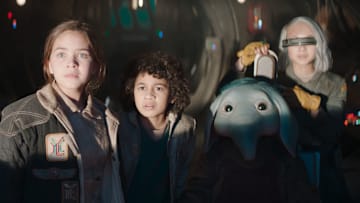 (L-R) SM-33 (Nick Frost), Fern (Ryan Kiera Armstrong), Wim (Ravi Cabot-Conyers), Neel (Robert Timothy Smith), KB (Kyriana Kratter) in Lucasfilm’s STAR WARS: SKELETON CREW, exclusively on Disney+. Photo courtesy of Lucasfilm. ©2024 Lucasfilm Ltd. & TM. All Rights Reserved.
