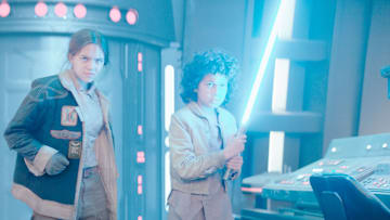 (L-R) Fern (Ryan Kiera Armstorng) and Wim (Ravi Cabot-Conyers) in Lucasfilm’s STAR WARS: SKELETON CREW, exclusively on Disney+. Photo courtesy of Lucasfilm. ©2025 Lucasfilm Ltd. & TM. All Rights Reserved.