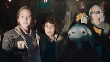 (L-R) SM-33 (Nick Frost), Fern (Ryan Kiera Armstrong), Wim (Ravi Cabot-Conyers), Neel (Robert Timothy Smith), KB (Kyriana Kratter) in Lucasfilm’s STAR WARS: SKELETON CREW, exclusively on Disney+. Photo courtesy of Lucasfilm. ©2024 Lucasfilm Ltd. & TM. All Rights Reserved.