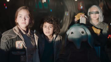 (L-R) SM-33 (Nick Frost), Fern (Ryan Kiera Armstrong), Wim (Ravi Cabot-Conyers), Neel (Robert Timothy Smith), KB (Kyriana Kratter) in Lucasfilm’s STAR WARS: SKELETON CREW, exclusively on Disney+. Photo courtesy of Lucasfilm. ©2024 Lucasfilm Ltd. & TM. All Rights Reserved.