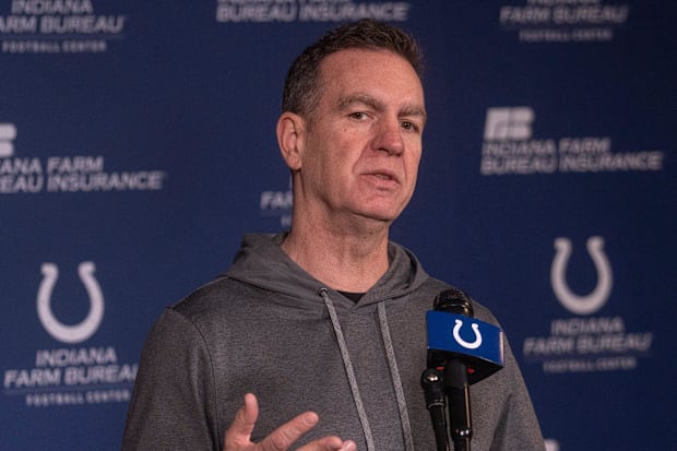 Lou Anarumo speaks at a Colts podium.