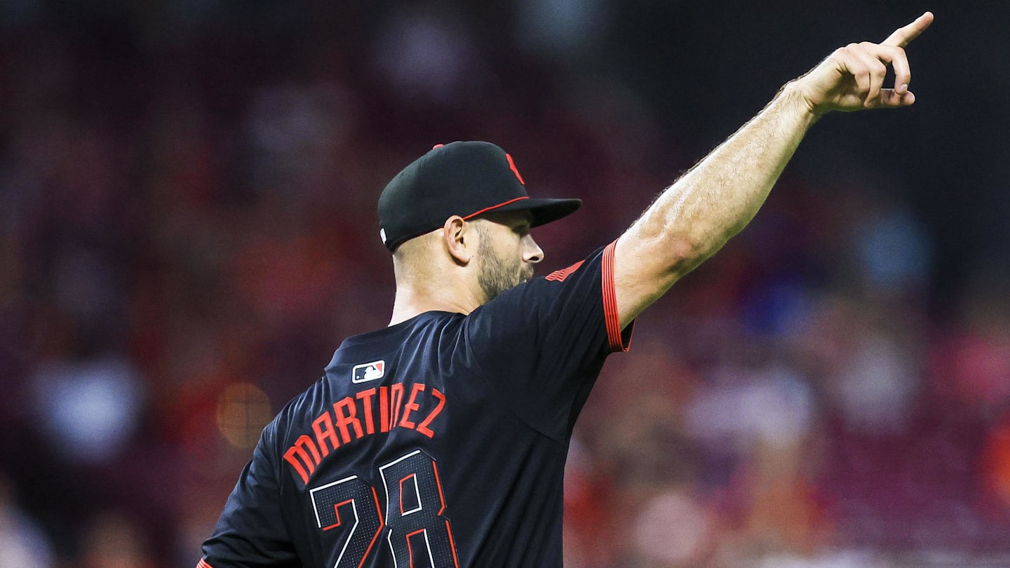 Reds' Spencer Steer Hits 3 Home Runs, Martinez Throws 8 No-Hit Innings vs Padres