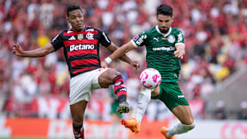 Flamengo ultrapassou o Palmeiras e assumiu a liderança da Série A Flamengo ultrapassou o Palmeiras e assumiu a liderança da Série A