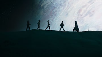(L-R) Neel (Robert Timothy Smith), Wim (Ravi-Cabot Conyers), KB (Kyriana Kratter), Fern (Ryan Kiera Armstrong) and Jod (Jude Law) in Lucasfilm’s STAR WARS: SKELETON CREW, exclusively on Disney+. Photo courtesy of Lucasfilm. ©2024 Lucasfilm Ltd. & TM. All Rights Reserved.