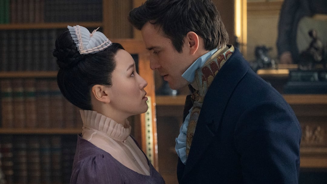 Bridgerton. (L to R) Yerin Ha as Sophie Baek, Luke Thompson as Benedict Bridgerton in episode 405 of Bridgerton. 