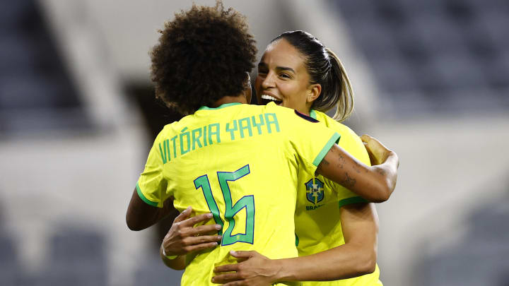 Gabi Nunes e Yaya devem ser titulares na estreia do Brasil Feminino