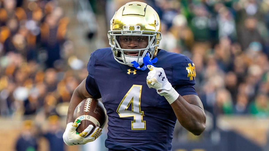 Jeremiyah Love runs the ball