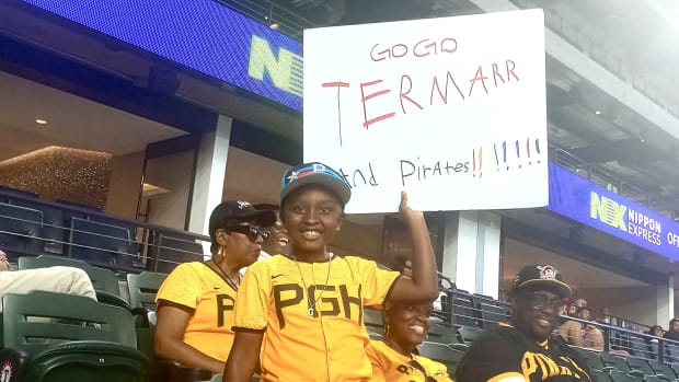 Grant Ashley, cousin of Termarr Johnson, holds up a sign for of support at the MLB Futures All-Star Game in Texas in 2024. 