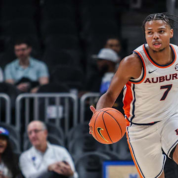 Keyshawn Hall led the Tigers in scoring with 20 points against Memphis.