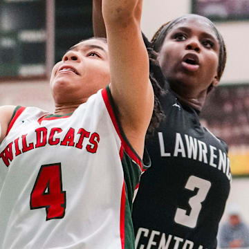 Lawrence Central Bears Lola Lampley (3) attempts to block Lawrence North Wildcats guard Kya Hurt (4) on Thursday, Jan. 16, 2025, during a high school girls basketball game between the Lawrence North Wildcats and the Lawrence Central Bears at Lawrence North High School in Indianapolis. The Bears defeated the Wildcats, 68-44.