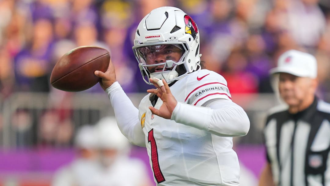 Former Cardinals quarterback Kyler Murray signed a one-year deal with the Vikings.