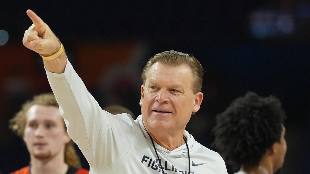 Apr 3, 2026; Indianapolis, IN, USA; Illinois Fighting Illini head coach Brad Underwood directs players during a practice session ahead of the Final Four of the men's 2026 NCAA Tournament at Lucas Oil Stadium. Mandatory Credit: Robert Deutsch-Imagn Images