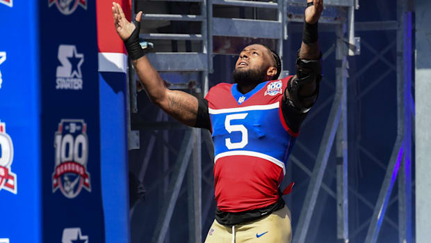 Sep 8, 2024; East Rutherford, New Jersey, USA; New York Giants linebacker Kayvon Thibodeaux (5) enters the field during prega