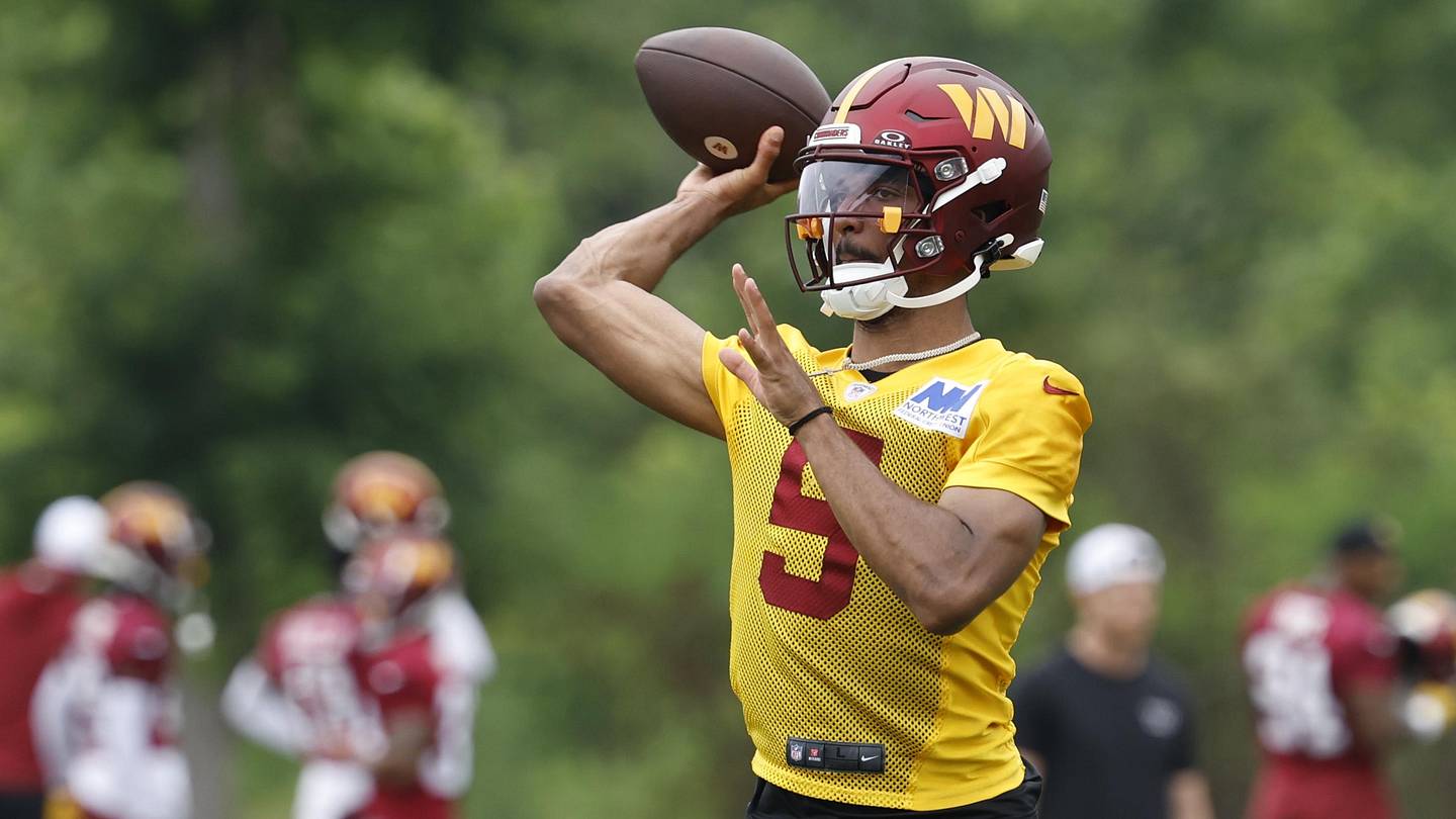 Jayden Daniels Confirms He's Not a Star Quarterback Yet - Vimarsana News