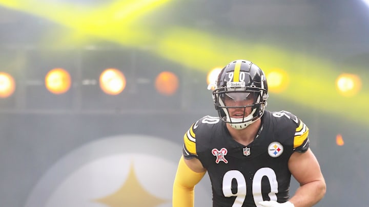 Dec 25, 2024; Pittsburgh, Pennsylvania, USA;  Pittsburgh Steelers linebacker T.J. Watt (90) takes the field against the Kansas City Chiefs at Acrisure Stadium. Mandatory Credit: Charles LeClaire-Imagn Images