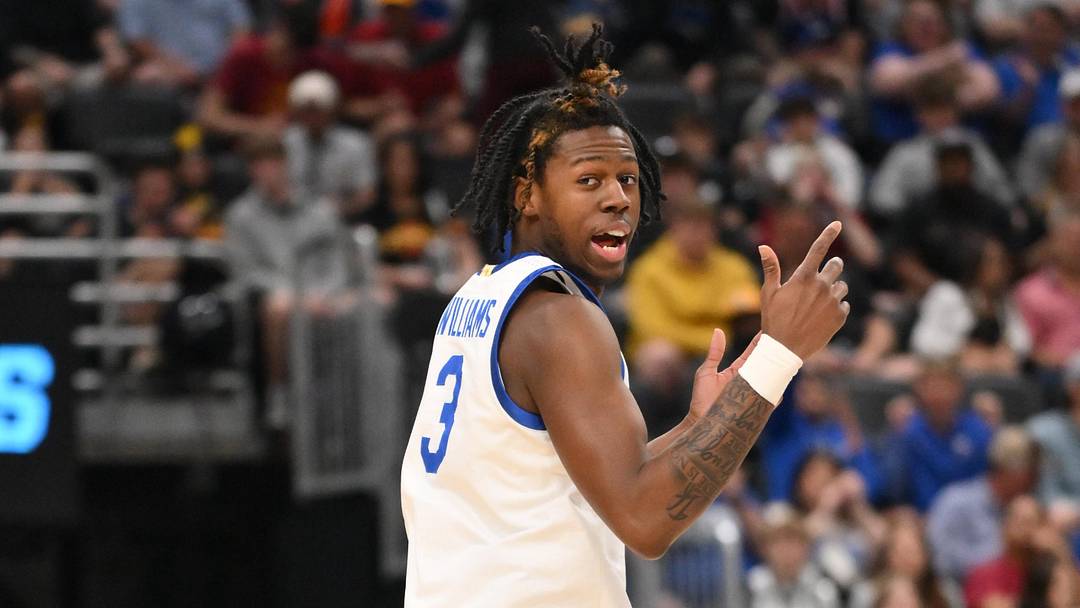Mar 20, 2026; St. Louis, MO, USA; Kentucky Wildcats guard Kam Williams (3) reacts against the Santa Clara Broncos during the second half of a first round game of the men's 2026 NCAA Tournament at Enterprise Center. Mandatory Credit: Jeff Curry-Imagn Images