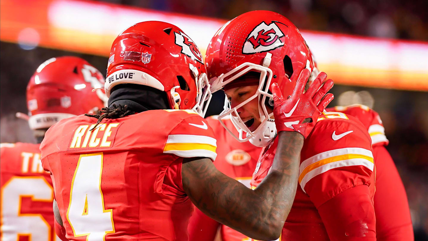 KC Chiefs News Rashee Rice Leaves with Knee Injury After Hit from