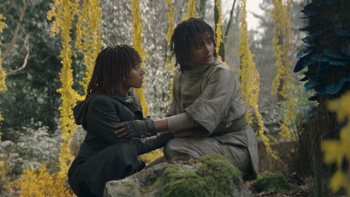 (L-R): Osha Aniseya (Amandla Stenberg) and Mae Aniseya (Amandla Stenberg) in Lucasfilm's Star Wars: THE ACOLYTE, season one, exclusively on Disney+. ©2024 Lucasfilm Ltd. & TM. All Rights Reserved.