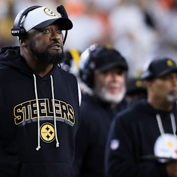 Oct 16, 2025; Cincinnati, Ohio, USA; Pittsburgh Steelers head coach Mike Tomlin looks up at the video scoreboard during the second half against the Cincinnati Bengals at Paycor Stadium. Mandatory Credit: Katie Stratman-Imagn Images