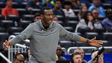 Detroit Pistons, Dwane Casey