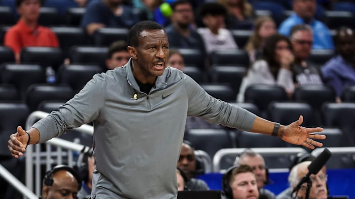 Detroit Pistons, Dwane Casey