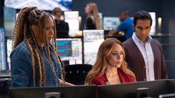 9-1-1 on ABC - TRACIE THOMS, JENNIFER LOVE HEWITT, RISHI ARYA