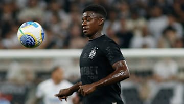 Félix Torres não vive um bom momento no Corinthians