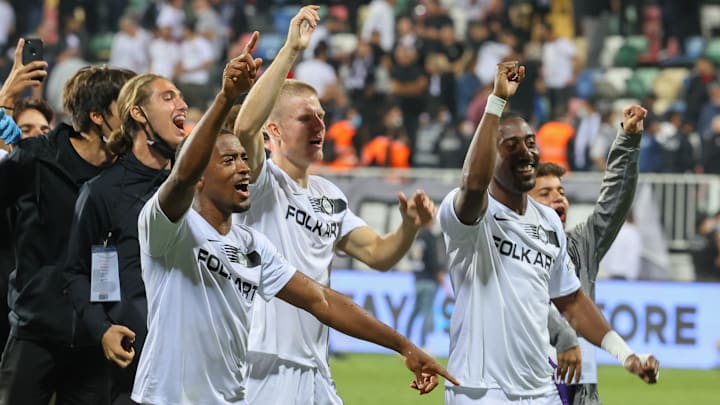 Altay oyuncularının galibiyet coşkusu Altay oyuncularının galibiyet coşkusu
