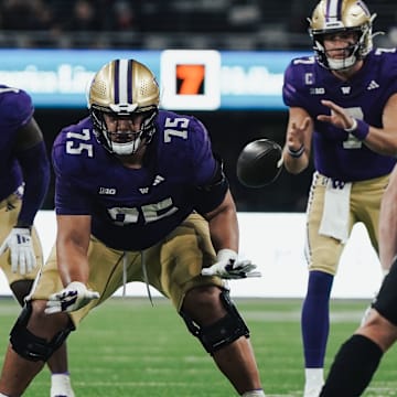 D'Angalo Titialii snaps the ball to Will Rogers against Weber State.