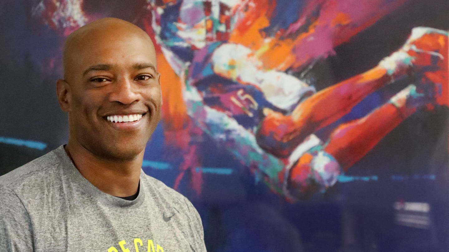 Vince Carter's No. 15 jersey to be retired by Toronto Raptors