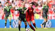 Zum Saisonstart heißt es im Supercup-Duell gleich Bayern (Sarah Zadrazil) gegen Wolfsburg (Svenja Huth)