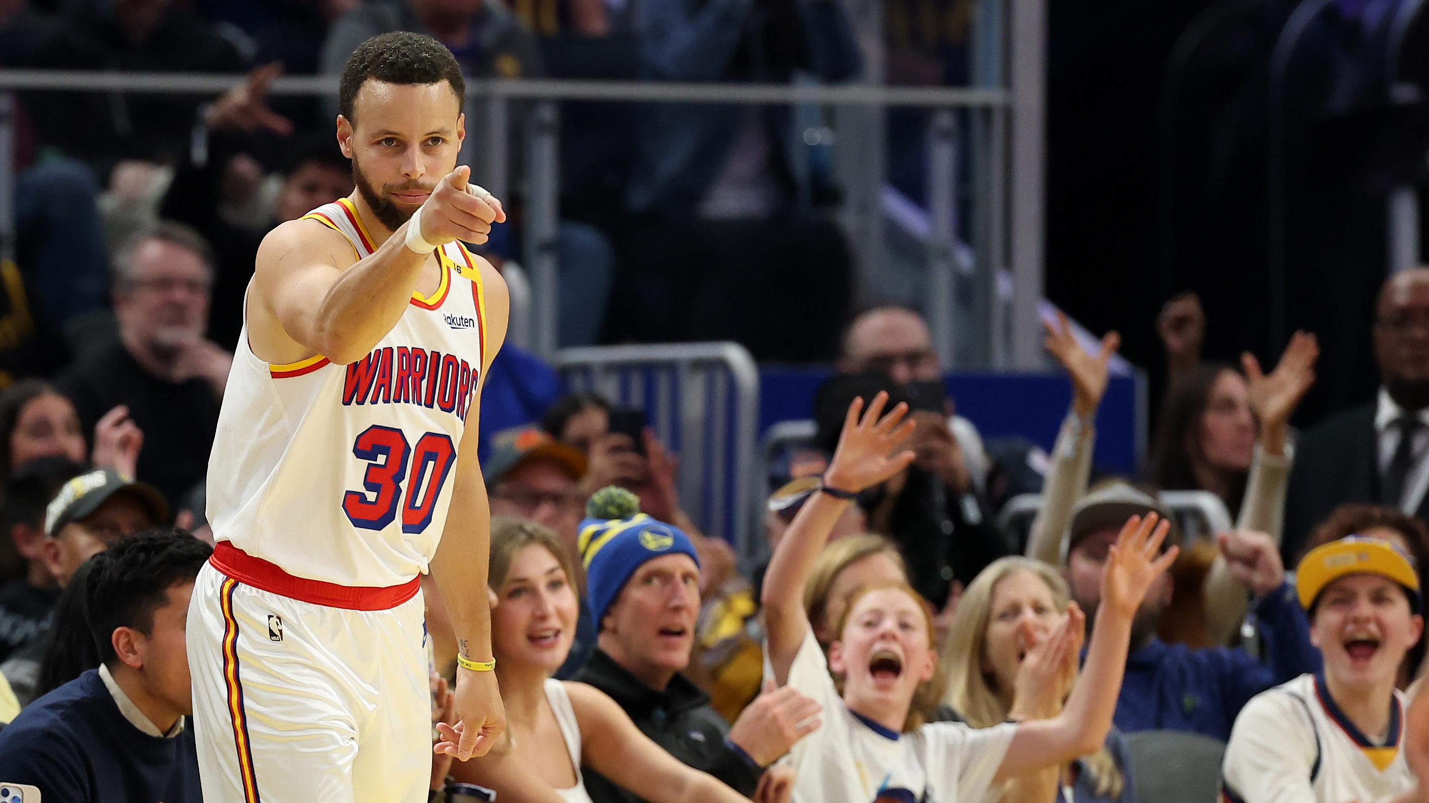 Warriors Dominate 76ers with 139-105 Victory