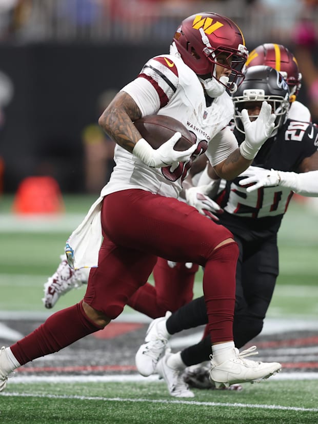 Washington Commanders running back Chris Rodriguez Jr. (36).
