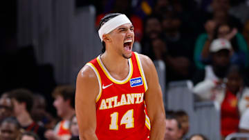 Asa Newell flexes against the Los Angeles Lakers