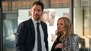 The Lincoln Lawyer. (L to R) Manuel Garcia-Rulfo as Mickey Haller, Becki Newton as Lorna Crane in episode 304 of The Lincoln Lawyer