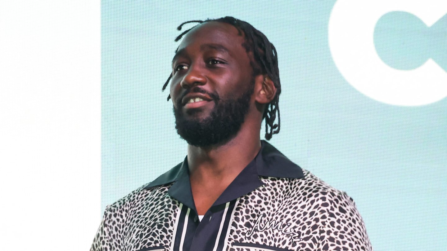 Terence Crawford eyes middleweight title fight after Alvarez win