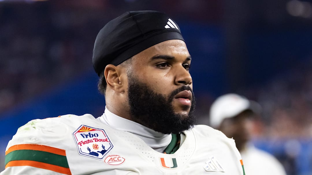 Miami Hurricanes defensive lineman Akheem Mesidor 