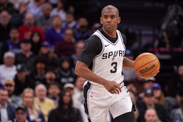 San Antonio Spurs guard Chris Paul (3) 