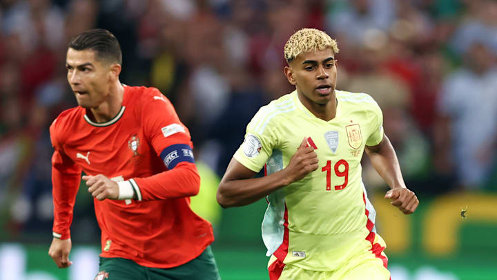Cristiano Ronaldo et Lamine Yamal se sont fait face lors de Portugal - Espagne en Ligue des Nations Cristiano Ronaldo et Lamine Yamal se sont fait face lors de Portugal - Espagne en Ligue des Nations