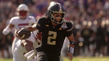 Washington’s Demond Williams Jr. (2) runs the ball and makes a touchdown during the 91st Tony the Tiger Sun Bowl game against Louisville on Tuesday, Dec. 31, 2024 at the Sun Bowl Stadium in El Paso, Texas.