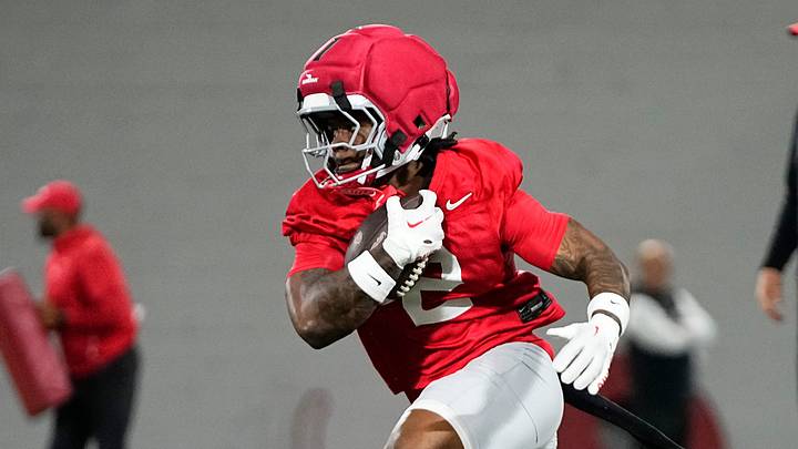 Ohio State Buckeyes running back Legend Bey (2) runs during the first day of spring workouts for the 2026 football season at Woody Hayes Athletic Complex in Columbus on March 10, 2026.