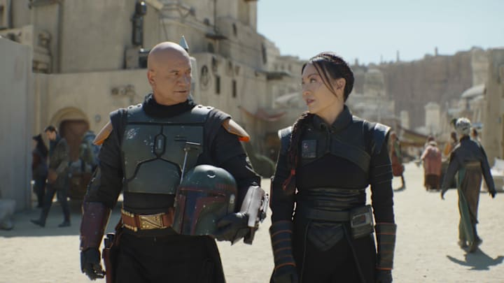 (L-R): Boba Fett (Temuera Morrison) and Fennec Shand (Ming-Na Wen) in Lucasfilm's THE BOOK OF BOBA FETT, exclusively on Disney+. © 2022 Lucasfilm Ltd. & ™. All Rights Reserved.
